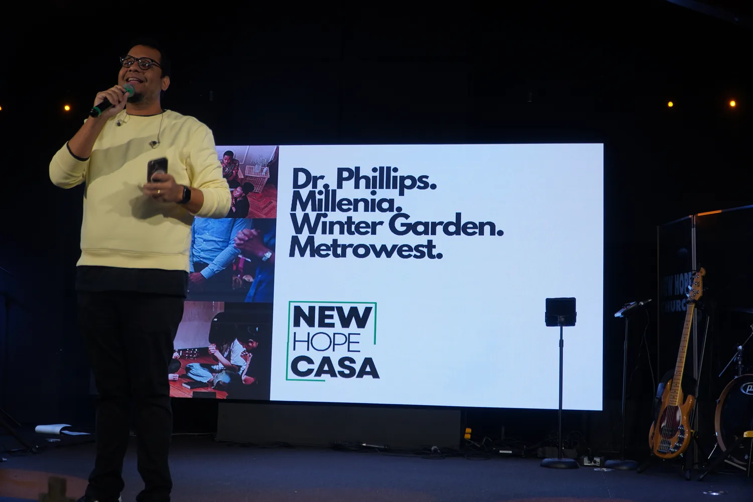 Renan anunciando as quatro regiões do New Hope Casa no culto: Dr. Phillips, Millenia, Winter Garden e Metrowest