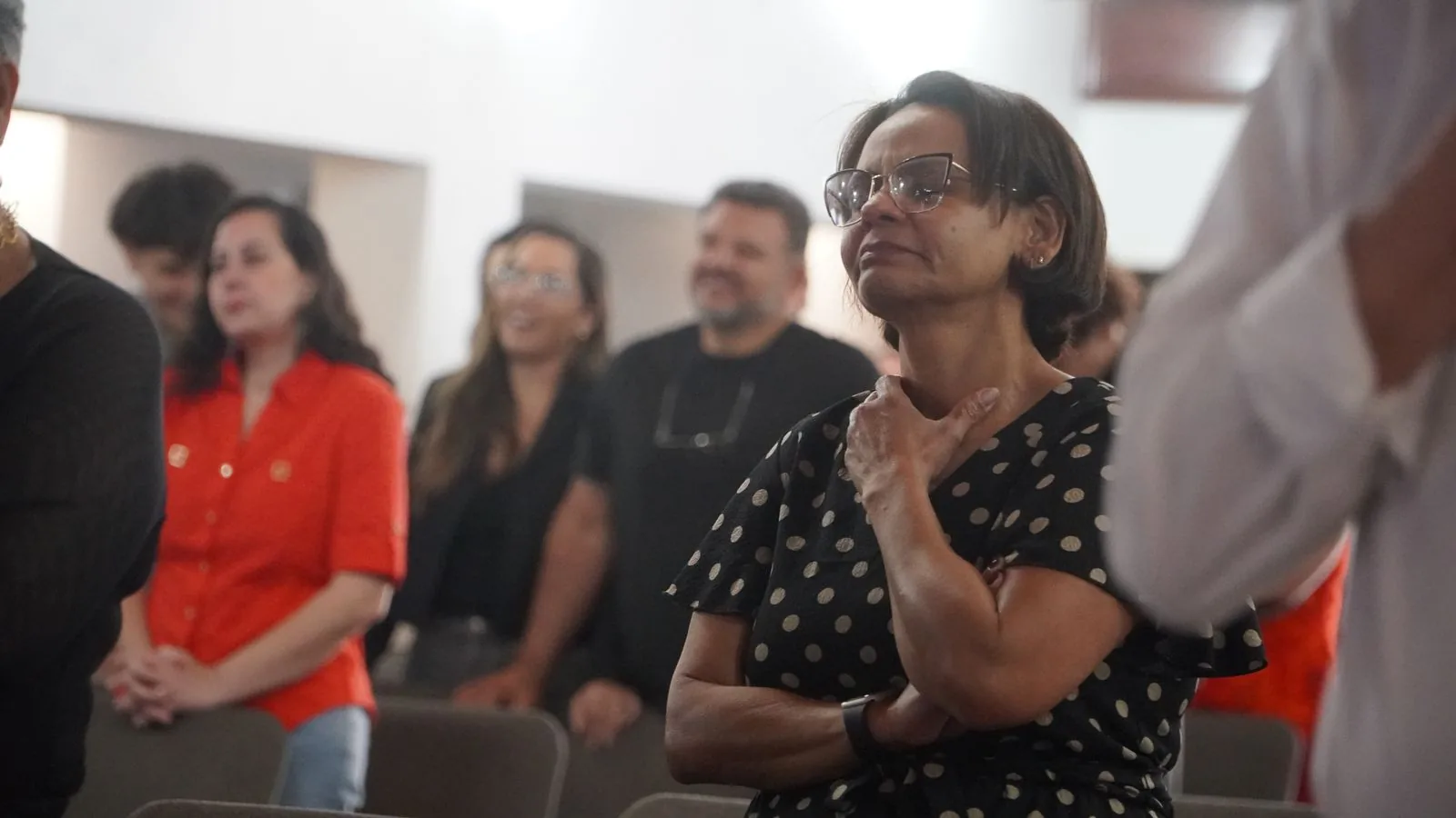 A congregação da New Hope reunida no santuário