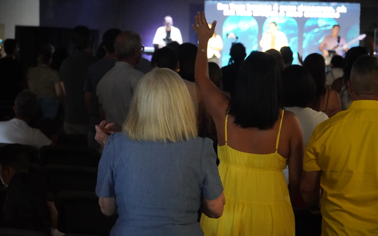 Conversa entre irmãos depois do culto na New Hope Church