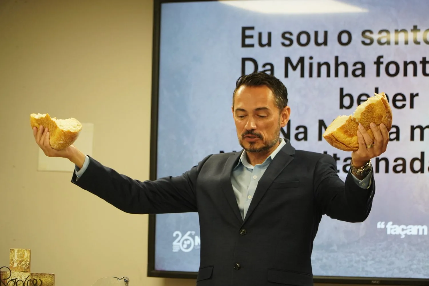 O púlpito da New Hope Church durante a pregação do domingo