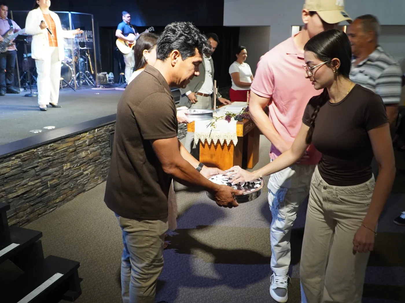A Santa Ceia no culto da New Hope Church